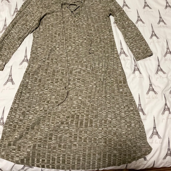 G21 ribbed half sleeve dress. - Picture 2 of 2